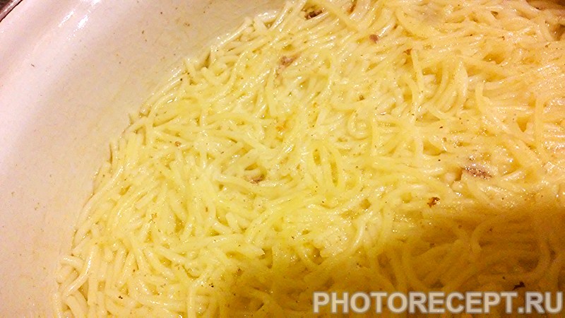 суп с курицей и лапшой паутинкой. 465f7bcb6ba64f20bccbb1dec825d6e4. суп с курицей и лапшой паутинкой фото. суп с курицей и лапшой паутинкой-465f7bcb6ba64f20bccbb1dec825d6e4. картинка суп с курицей и лапшой паутинкой. картинка 465f7bcb6ba64f20bccbb1dec825d6e4. Предлагаю рецепт куриного супа с овощами и жареной вермишелью "паутинкой". Супчик получается очень вкусным, ароматным. Зачастую вермишель в супе разваривается, а это не лучшим образом влияет на вкус и внешний вид блюда. Поэтому я предлагаю обжарить паутинку перед добавлением в куриный суп. В результате вермишель в готовом блюде останется плотной и упругой, а суп получится особенно вкусным. Попробуйте!