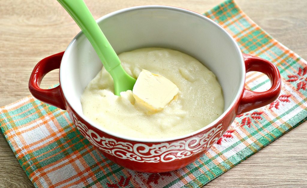 Манная каша на молоке и воде со сливочным маслом