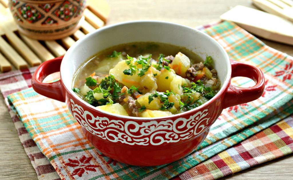 Картофель, тушеный с баклажанами и фаршем