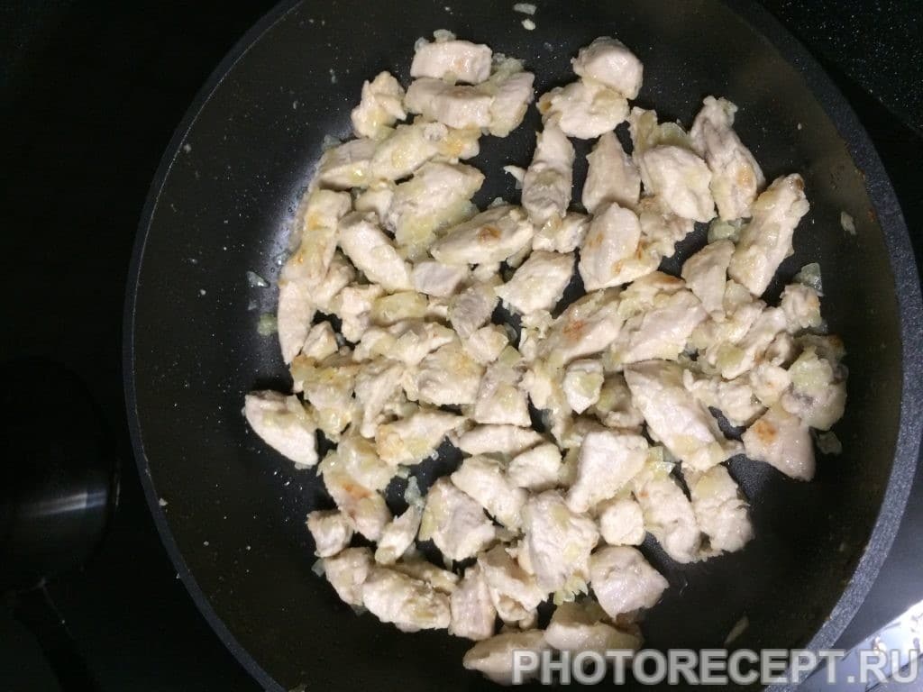 Фото рецепта - Паста под сливочным соусом с курицей и грибами - шаг 5