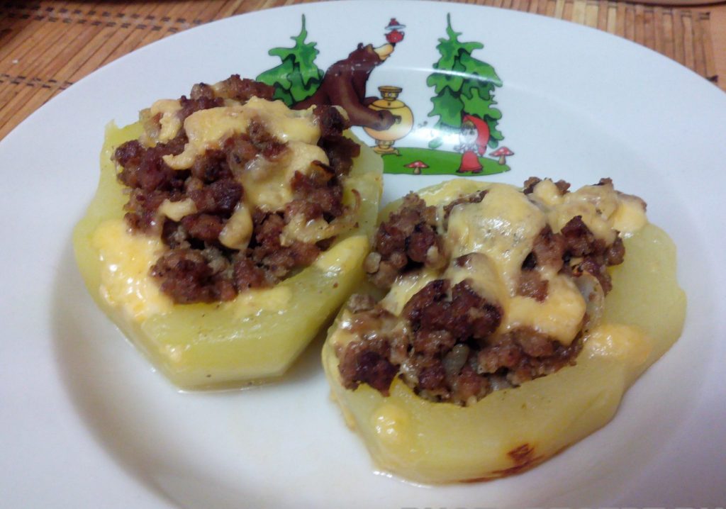 Фаршированный кабачок мясом