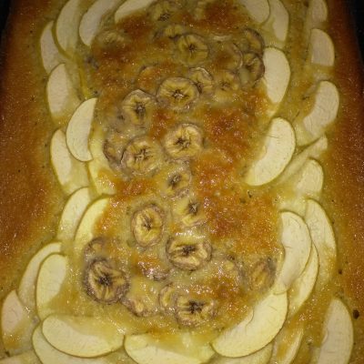 Нежный йогуртовый пирог с яблоками и бананом - рецепт с фото