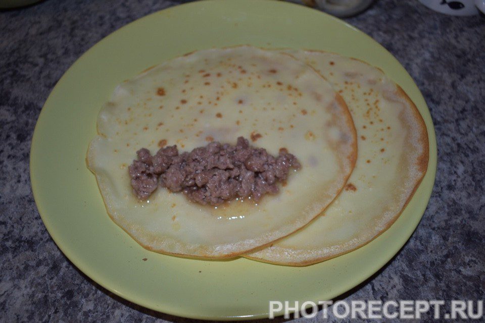 Фото рецепта - Блины с мясом на молоке - шаг 10