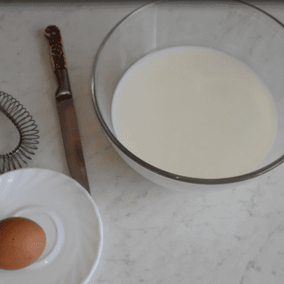 Фото рецепта - Блинчики со сметанным кремом и шоколадом - шаг 2