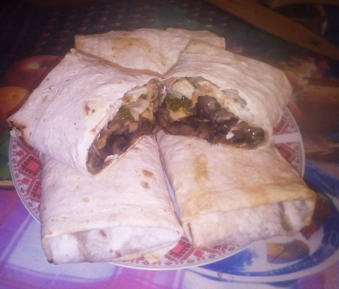 Лаваш с грибами и сыром, запеченный в духовке