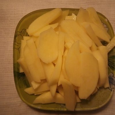 Фото рецепта - Забайкальские щи от бабушки Насти с перловкой и сайрой - шаг 3