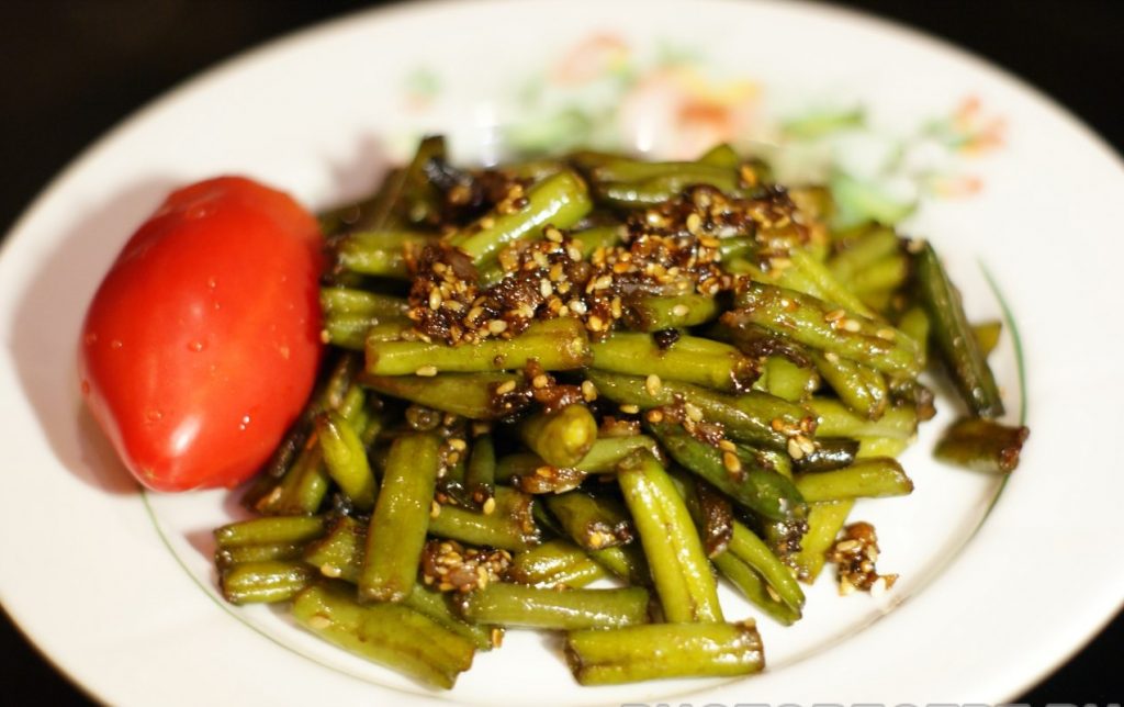 Жаренная стручковая фасоль с кунжутом