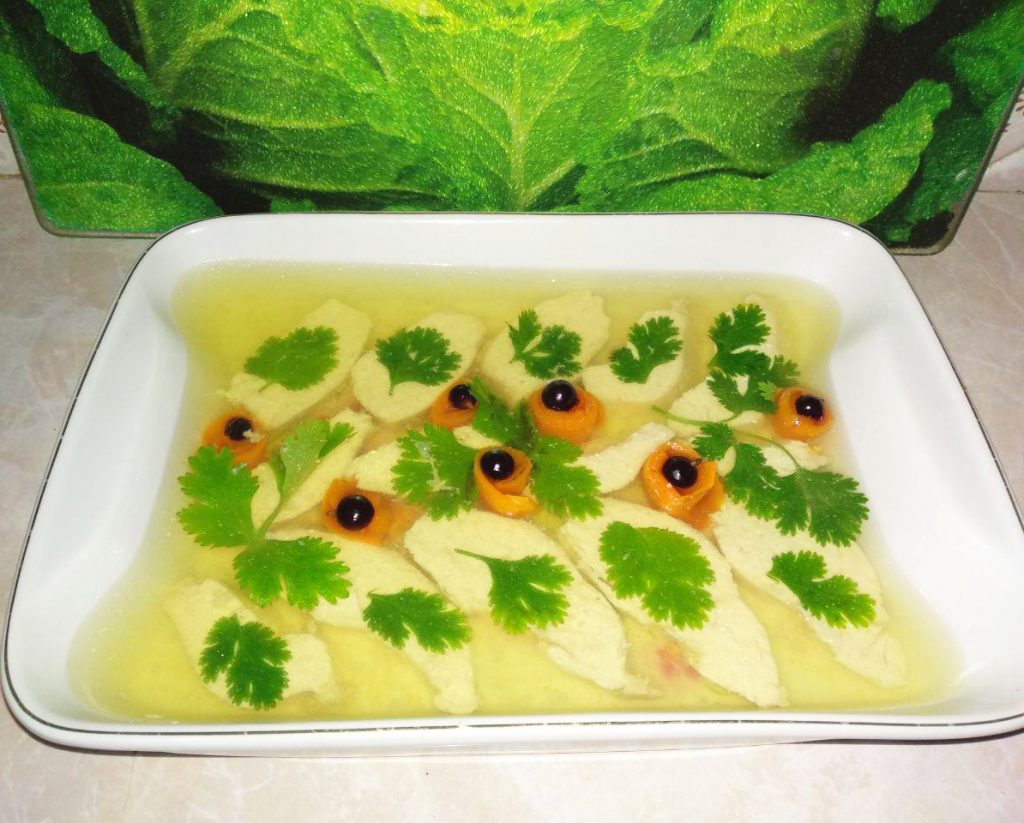 Мясное заливное из куриного филе