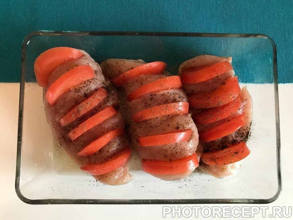 Фото рецепта - Сочная курочка с помидорами и кабачками в духовке - шаг 5