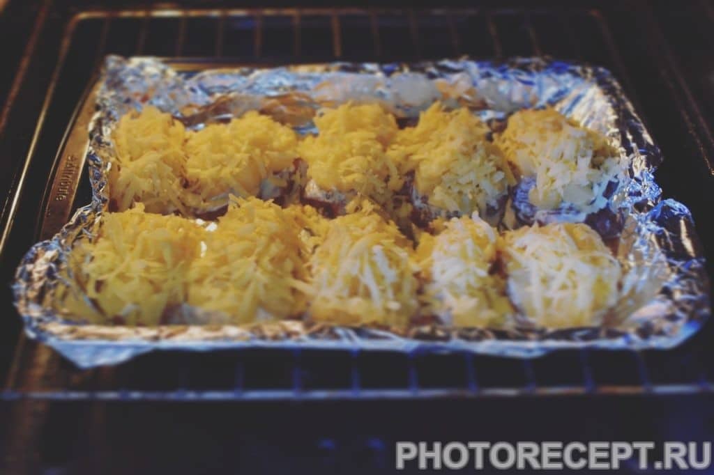 Фото рецепта - Сочная куриная грудка с ананасом и сыром - шаг 7