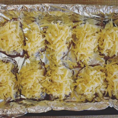 Фото рецепта - Сочная куриная грудка с ананасом и сыром - шаг 6