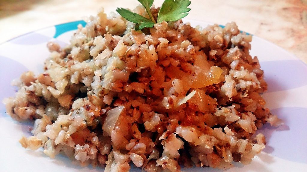 Гречневая каша, тушеная с капустой