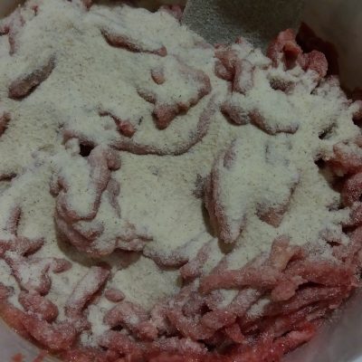 Фото рецепта - Вкусные котлетки из мяса бычков - шаг 4