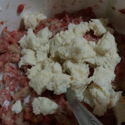 Фото рецепта - Вкусные котлетки из мяса бычков - шаг 3