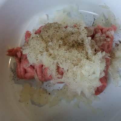 Фото рецепта - Мясной пирог из слоеного теста с фаршем индейки - шаг 1