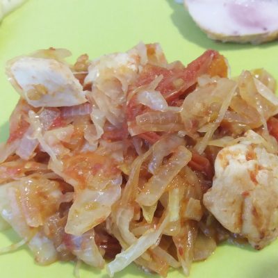 Фото рецепта - Тушеная квашеная капуста с куриной грудкой - шаг 4