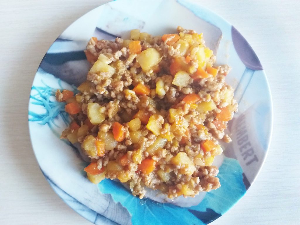 Овощное рагу с баклажанами и свиным фаршем