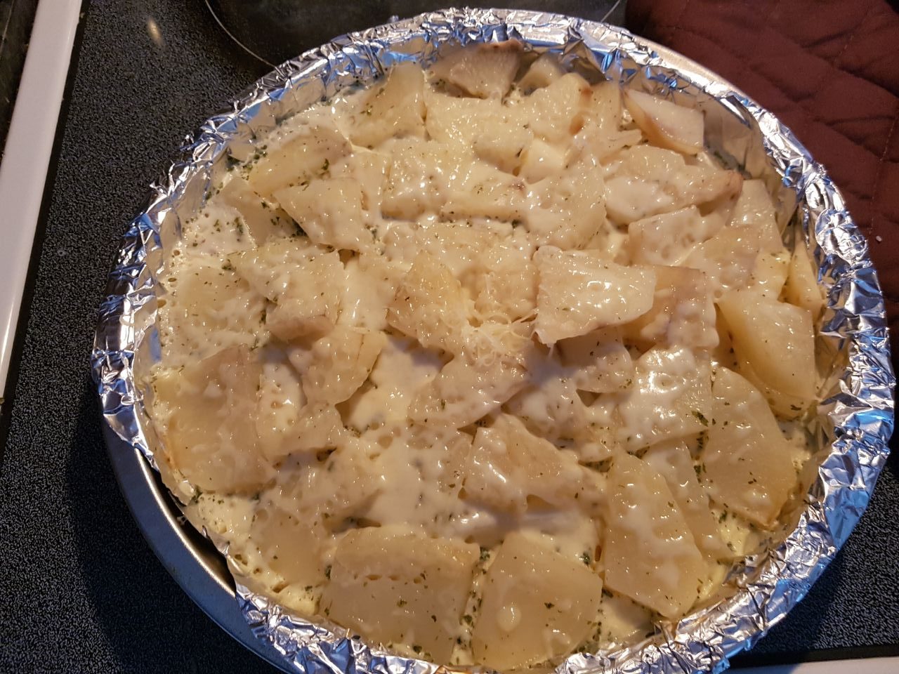 Картофель, запеченный с ветчиной в сливочном соусе