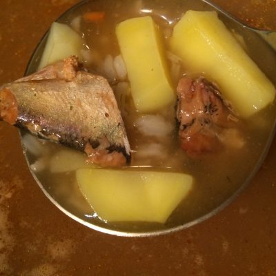 Фото рецепта - Овощной рисовый суп с рыбными консервами - шаг 5