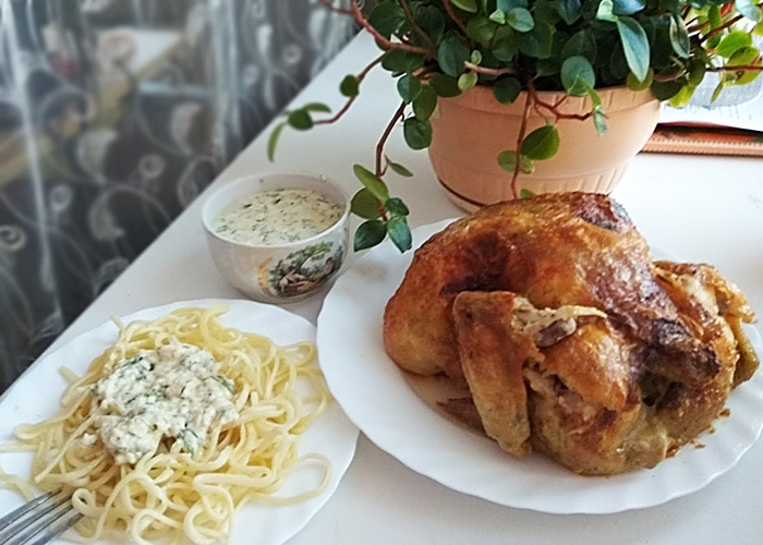 Спагетти с запечённой курицей под сливочным соусом