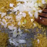 Фото рецепта - Булгур с зеленым горошком и овощами - шаг 2