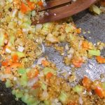 Фото рецепта - Булгур с зеленым горошком и овощами - шаг 2