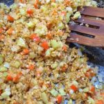 Фото рецепта - Булгур с зеленым горошком и овощами - шаг 2