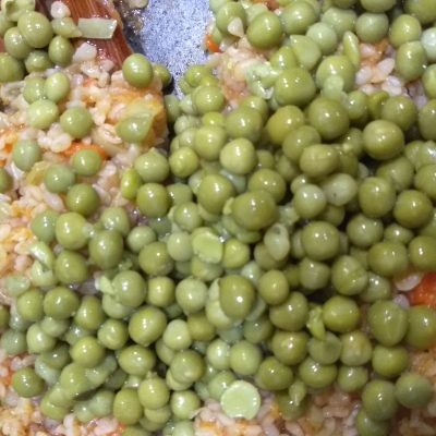 Фото рецепта - Булгур с зеленым горошком и овощами - шаг 3