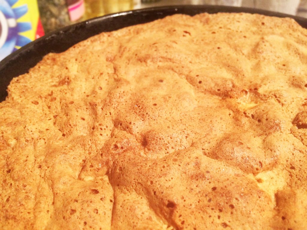 Шарлотка с яблоками традиционная