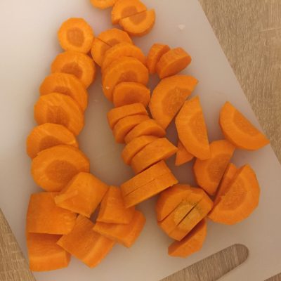 Фото рецепта - Котлеты из индейки с овощами и зеленью - шаг 3