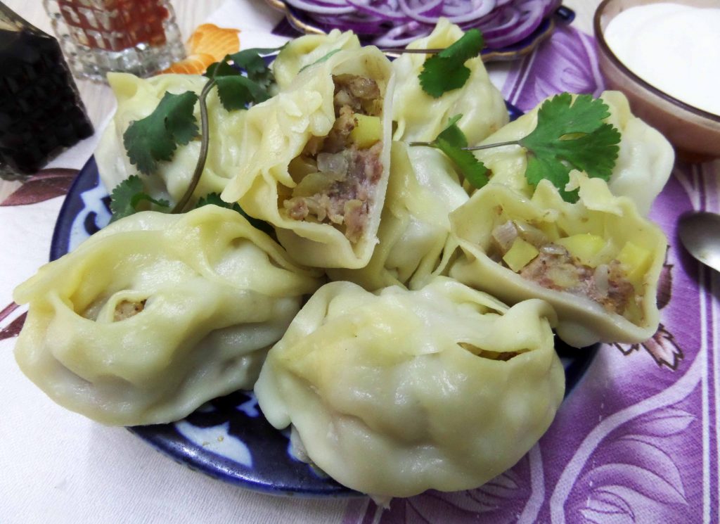 Манты со свининой и картошкой