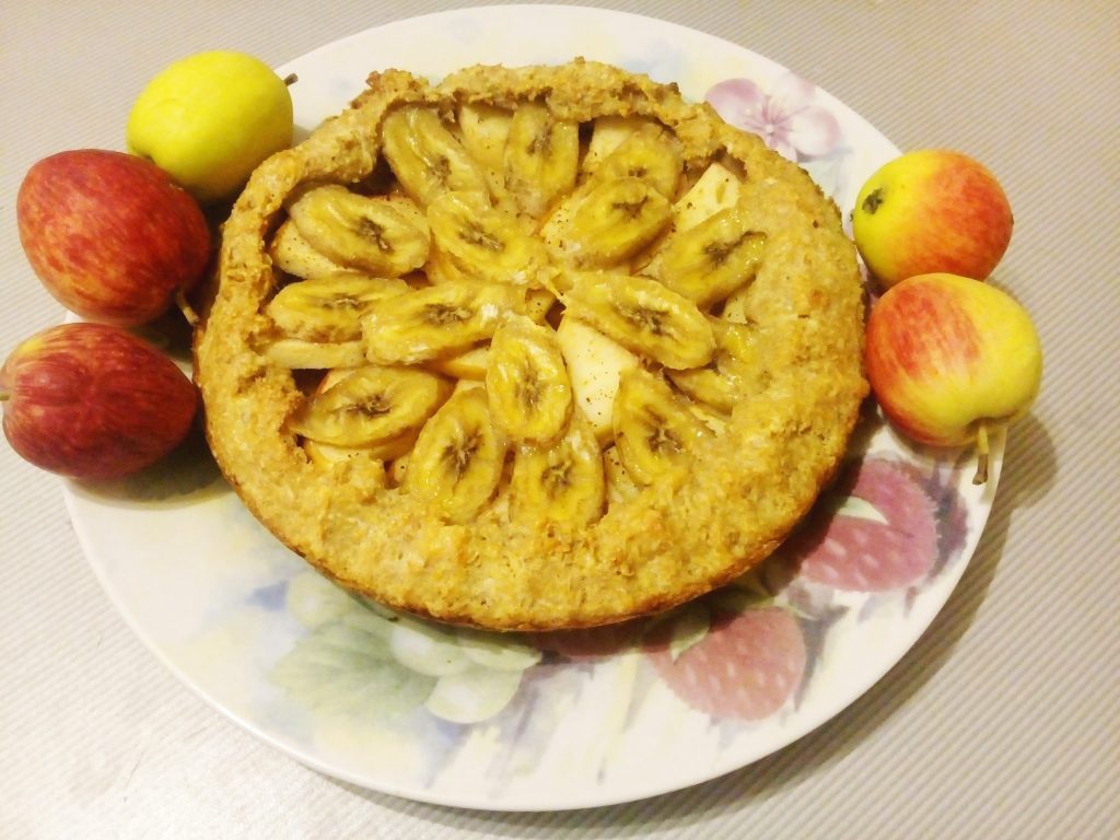 Овсяная коврижка с яблоками и бананом