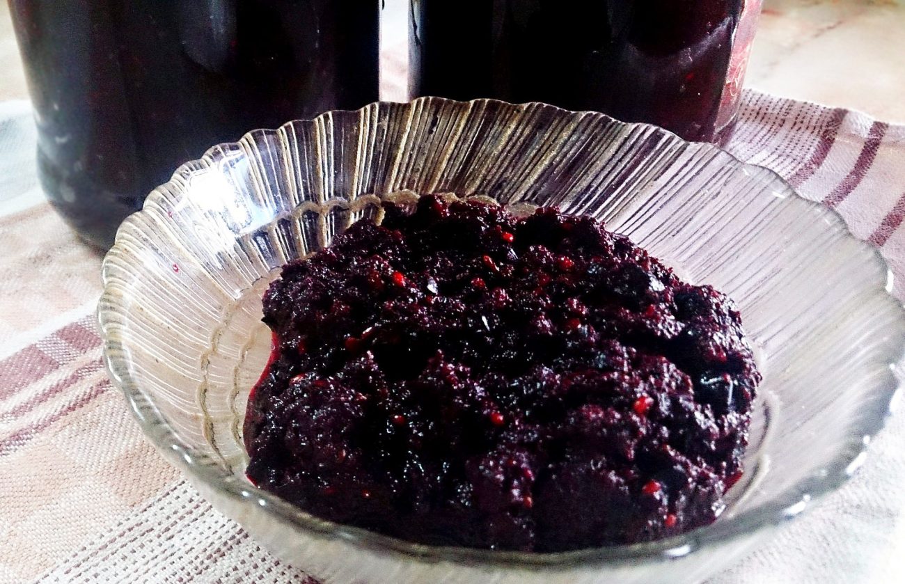 Аджика из черноплодной рябины на зиму