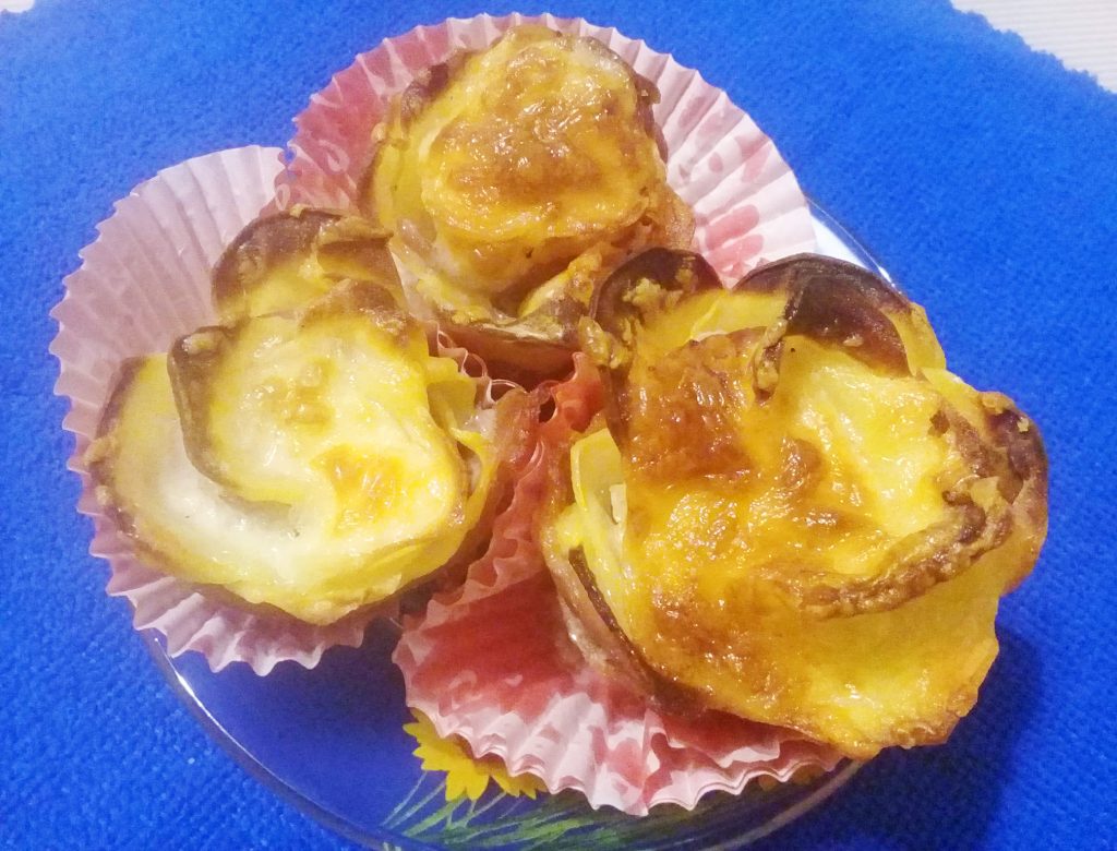 Картофельные розочки с беконом и адыгейским сыром