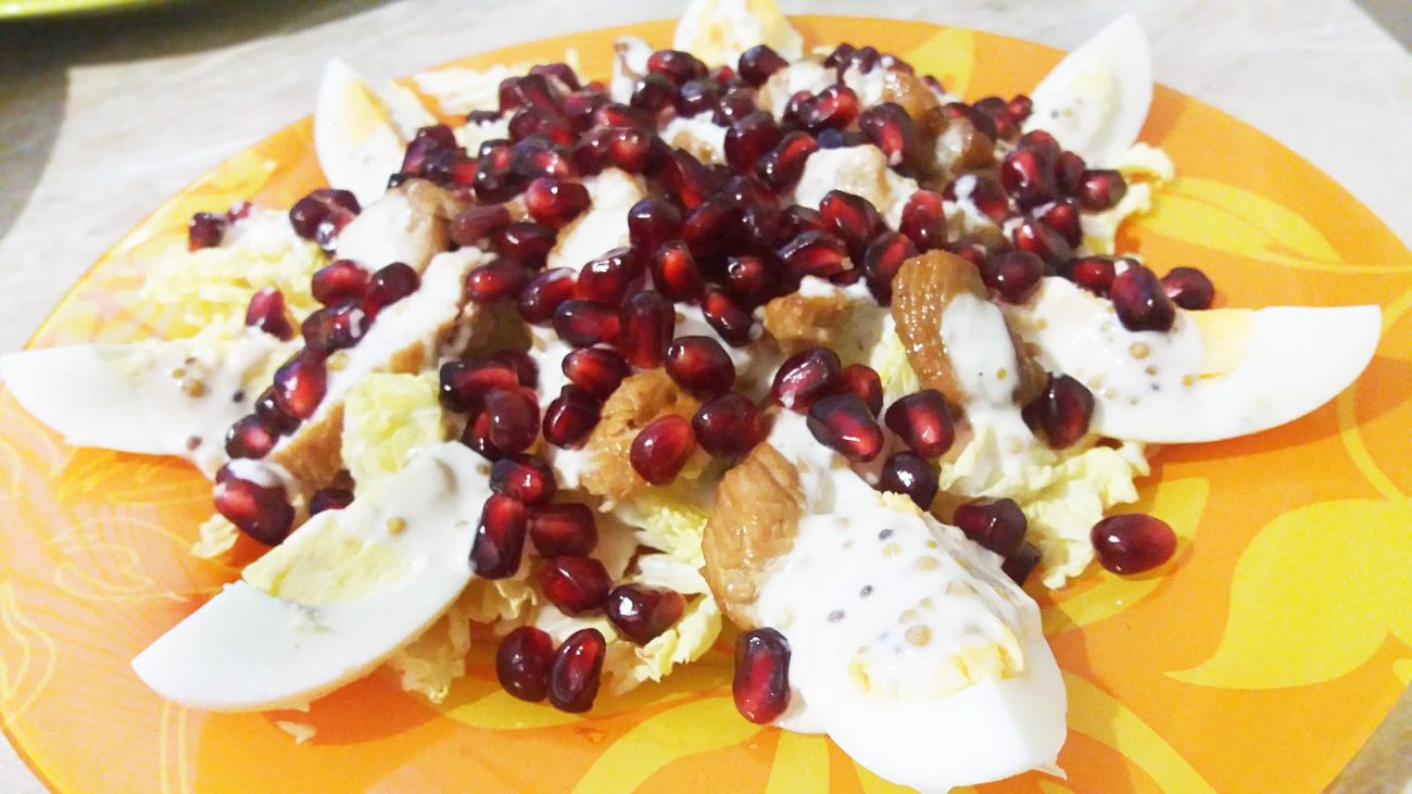 Салат из индейки с пекинской капустой и гранатом