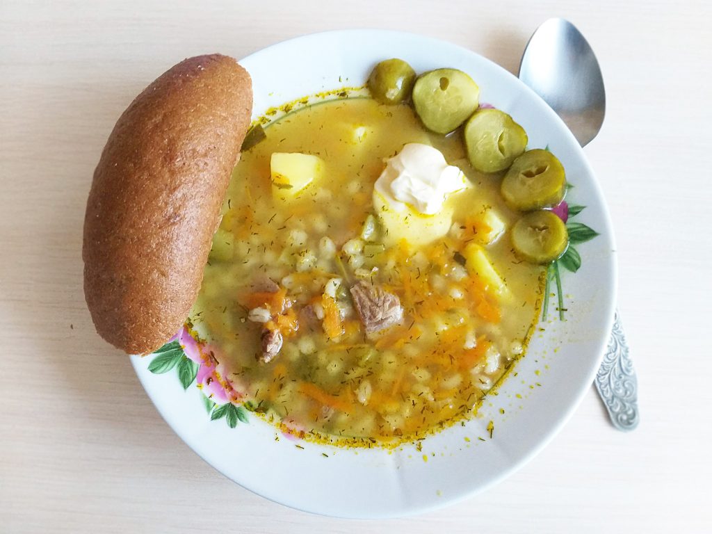 Рассольник с говядиной и солеными огурцами