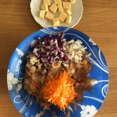 Фото рецепта - Котлеты из куриного филе с сыром - шаг 2