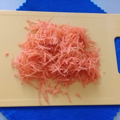 Фото рецепта - Гречневый суп на бульоне из куриных крылышек с плавленым сырком - шаг 4