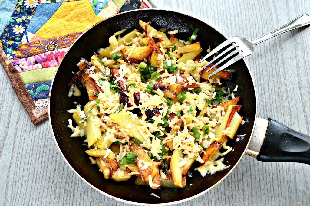 Жареный картофель с сыром