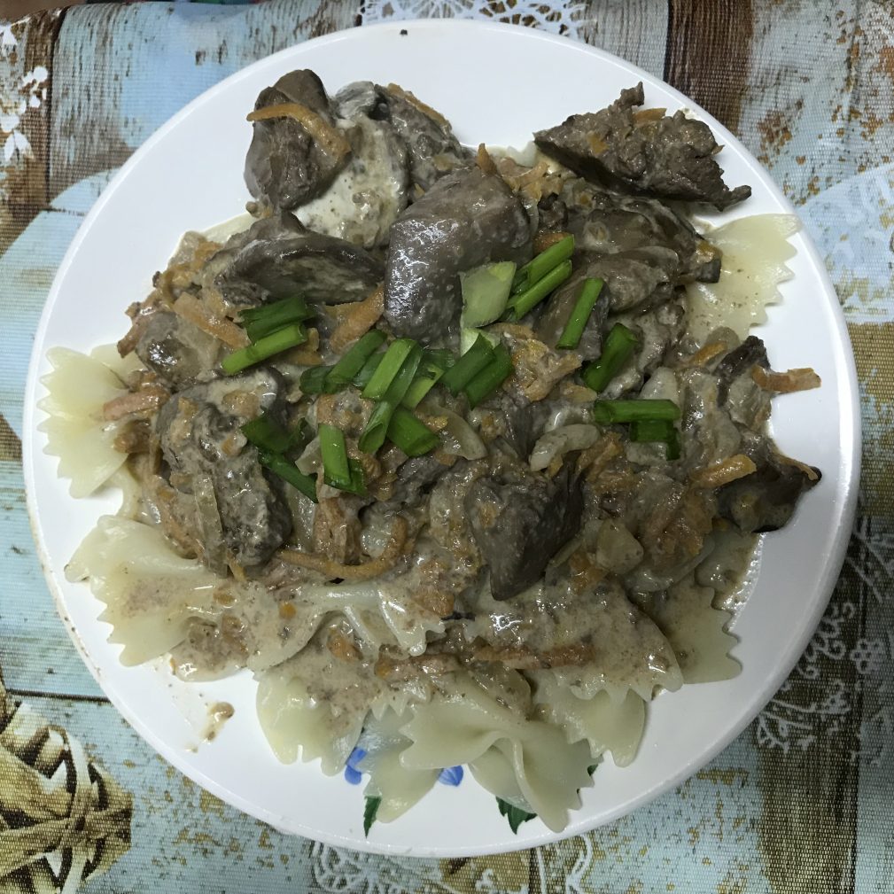 Куриная печень, тушеная в майонезе