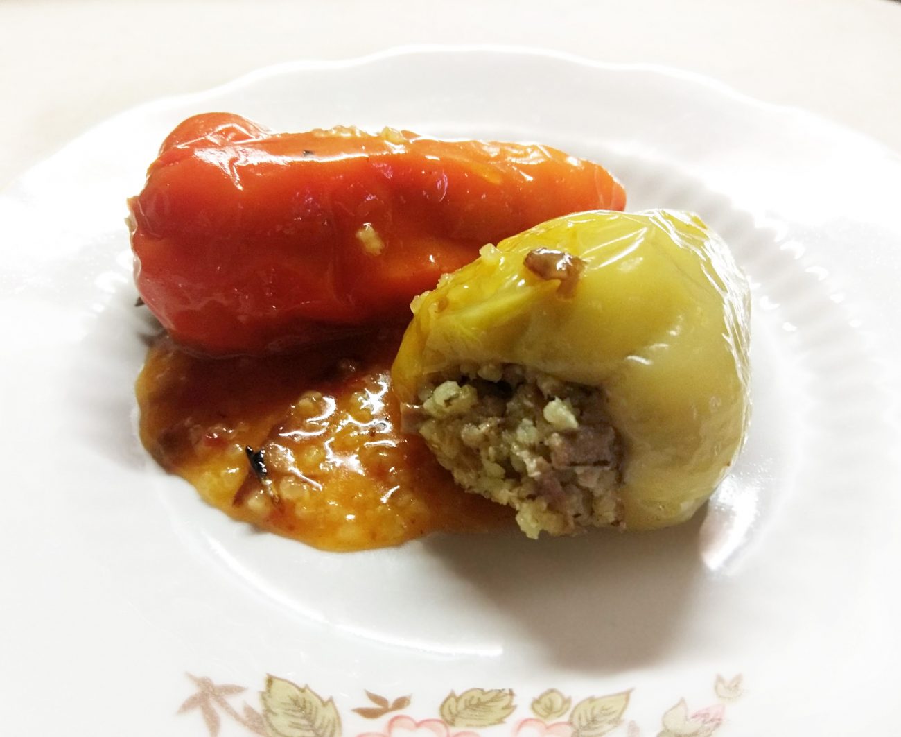 Перец фаршированный пшеном и шпротами