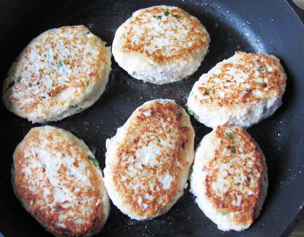 Зразы из куриной грудки с луком и яйцом