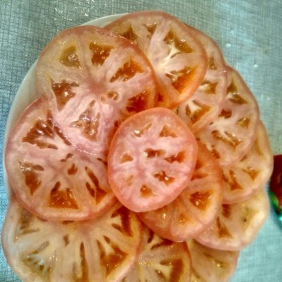 Фото рецепта - Острая закуска из помидор с сыром - шаг 1