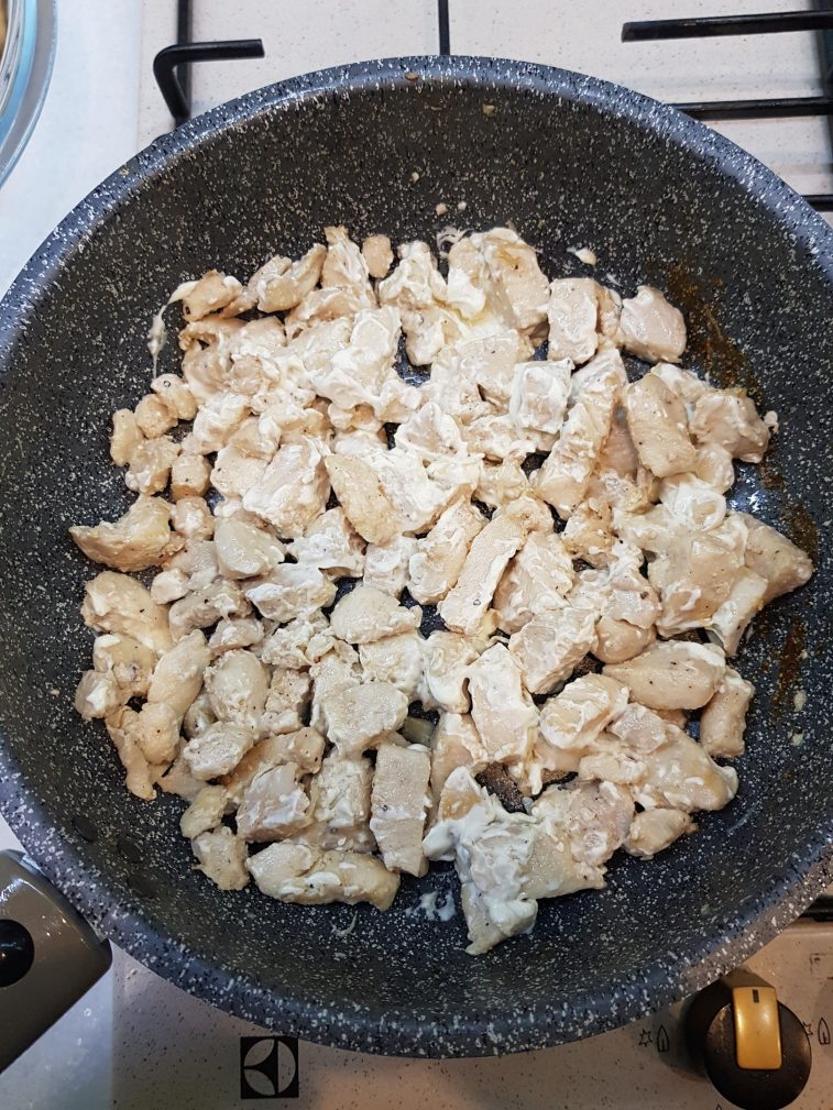 Фото рецепта - Запеканка с курицей и картошкой - шаг 3