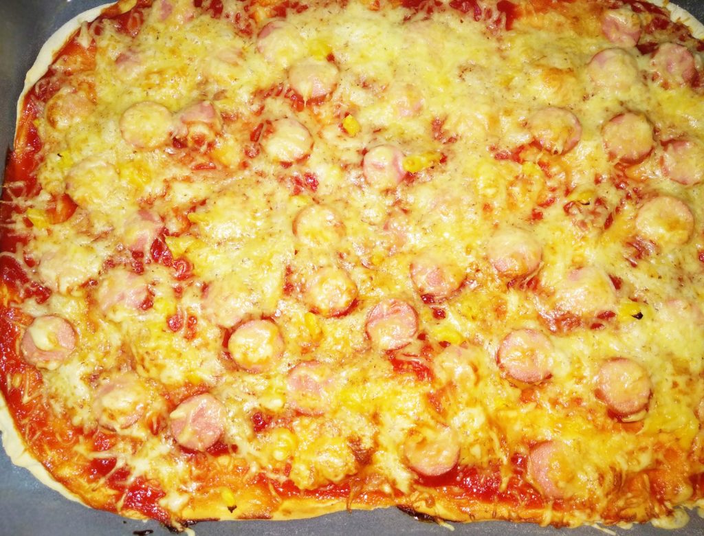 Домашняя пицца с сосиками