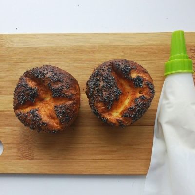 Фото рецепта - Сырники в духовке с маком и Маскарпоне - шаг 4