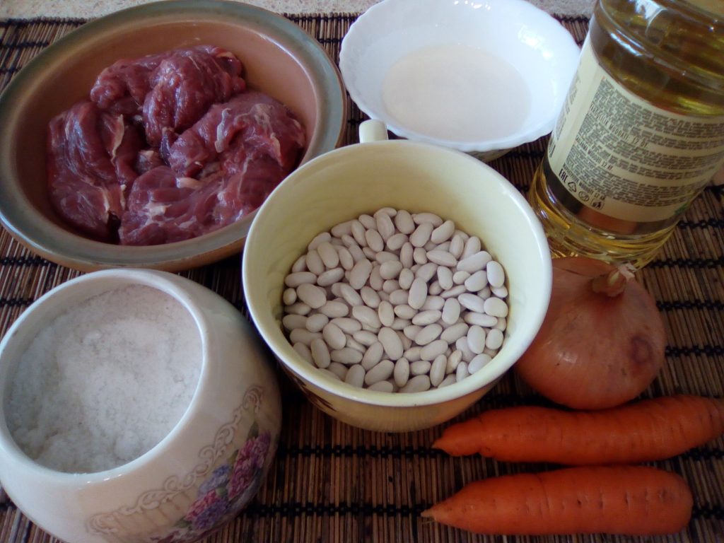 Рыба с фасолью в горшочке