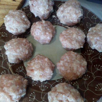 Фото рецепта - Вкусный суп с куриными фрикадельками и вермишелью - шаг 3