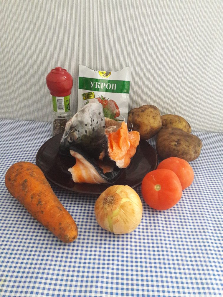 Фото рецепта - Уха из семги с овощами - шаг 1