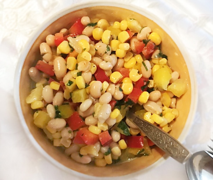 Постный салатик из фасоли  и кукурузы